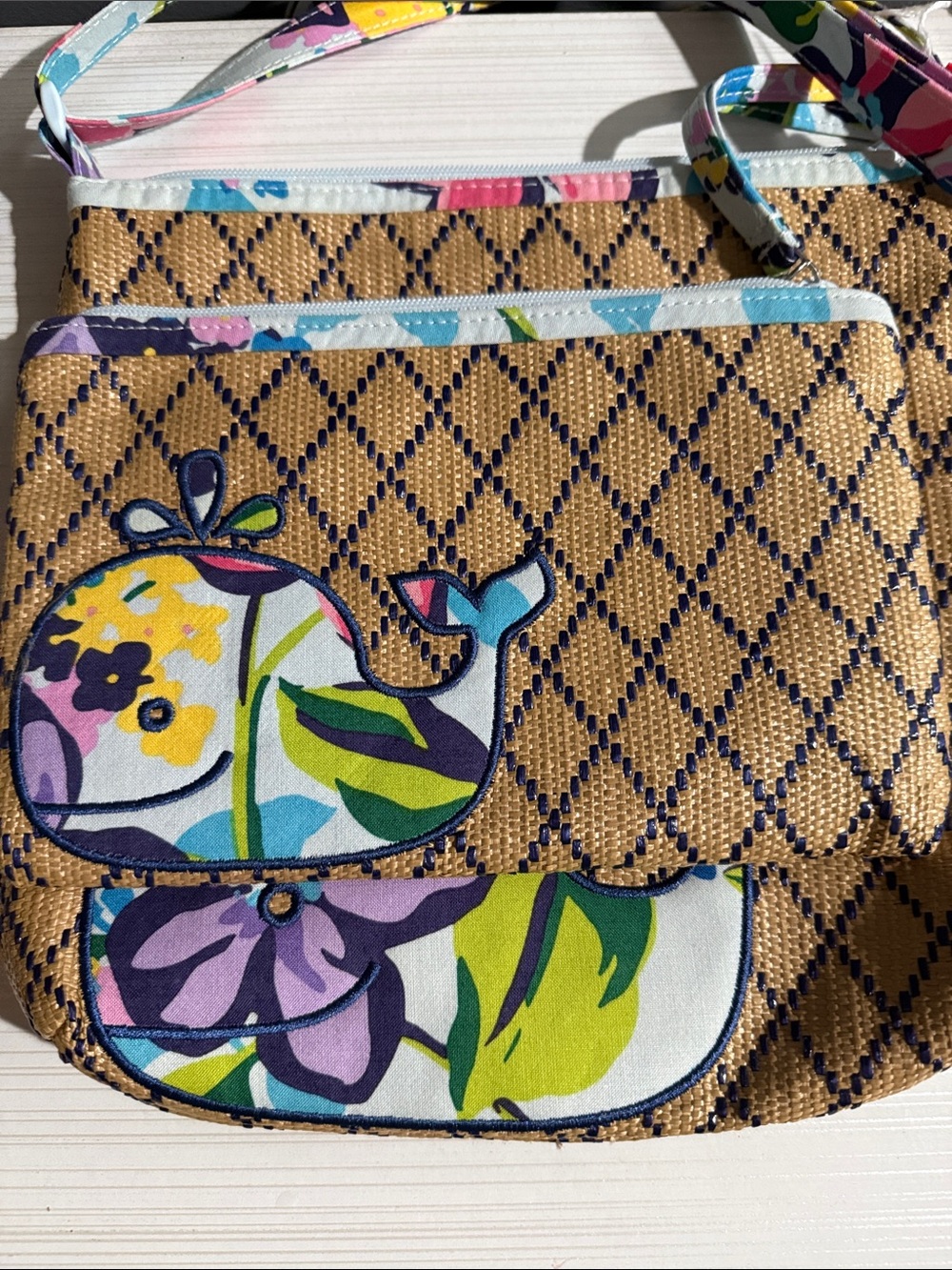 Vera Bradley Marian Floral beach crossbody bag w/whale appliqués& wristlet - Picture 4 of 9
